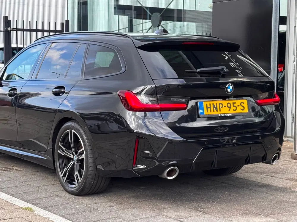 BMW 3-serie 320i uit 2023, foto 13