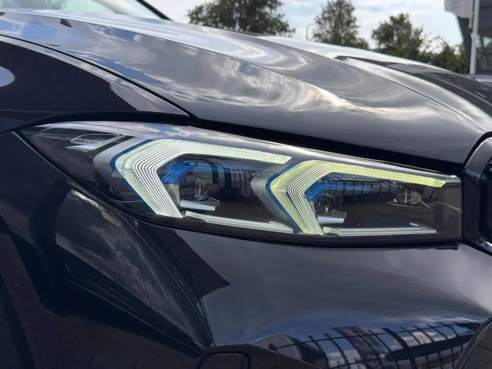 BMW 3-serie 320i uit 2023, foto 15