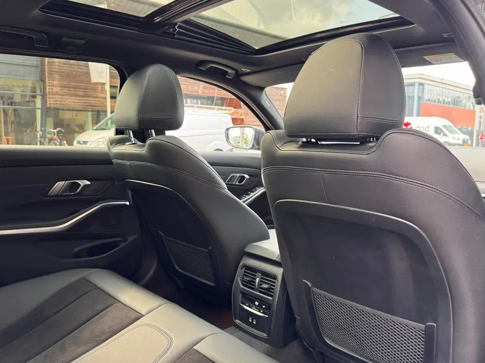 BMW 3-serie 320i uit 2023, foto 18
