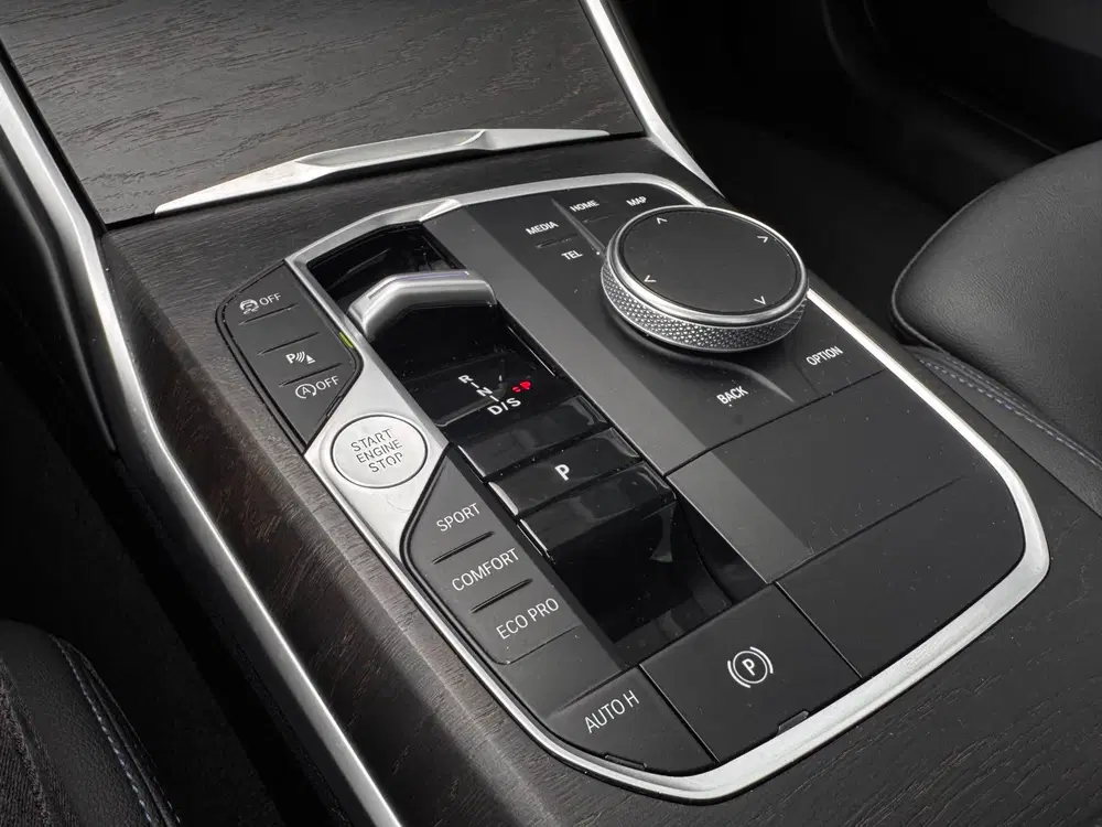 BMW 3-serie 320i uit 2023, foto 19