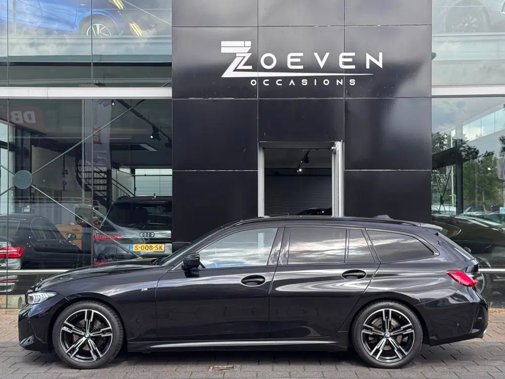BMW 3-serie 320i uit 2023, foto 3