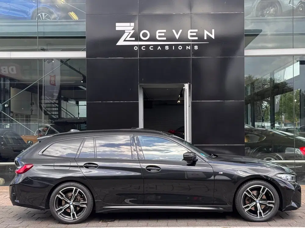 BMW 3-serie 320i uit 2023, foto 6