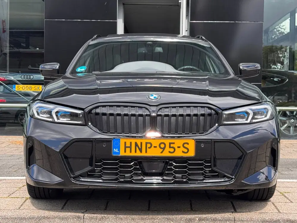 BMW 3-serie 320i uit 2023, foto 8