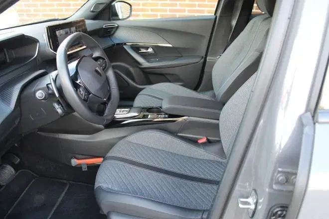 Peugeot 2008 1.2 Puretech 130pk Allure uit 2024, foto 13