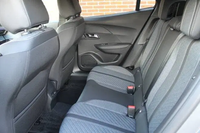 Peugeot 2008 1.2 Puretech 130pk Allure uit 2024, foto 9