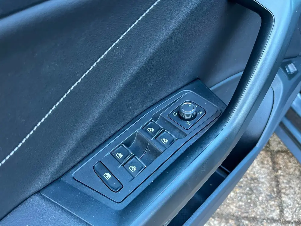 Volkswagen T-roc 1.5 TSI DSG 7-traps 2x R-Line IQLed face li uit 2023, foto 20