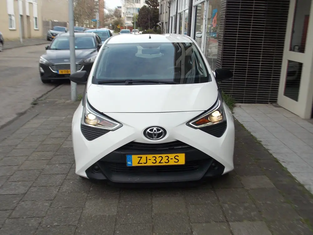 Toyota Aygo 1.0 VVT-i x-fun AIRCO 5 DEURS (bj 2019) uit 2019, foto 2
