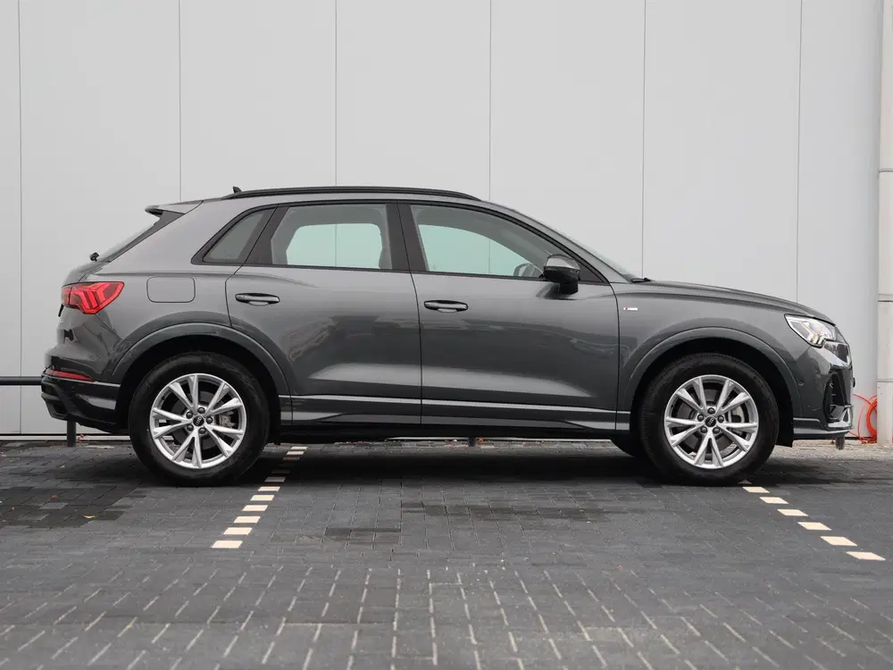Audi Q3 45 TFSI e S edition 245pk uit 2024, foto 2