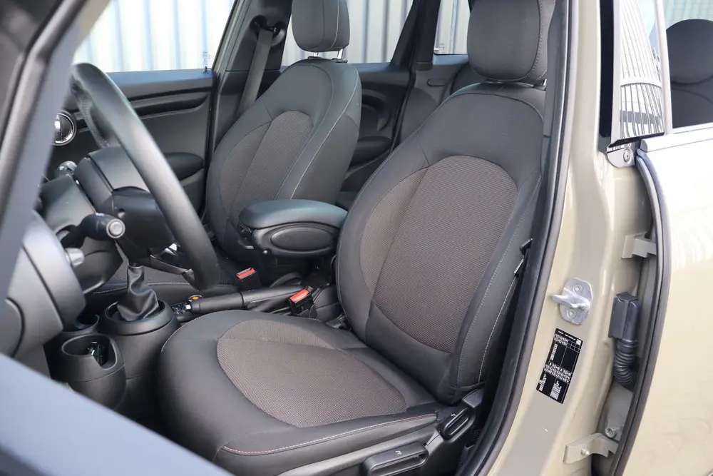 Mini Hatchback Cooper Salt / Panoramadak / Comfort Access / uit 2019, foto 4