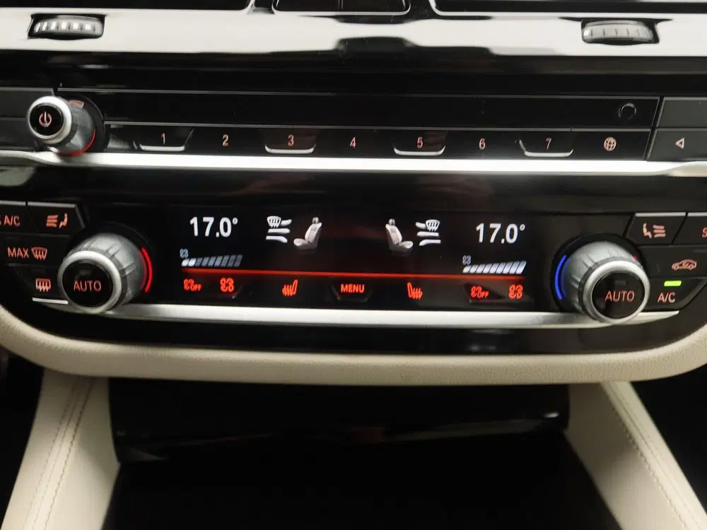 BMW 5-serie 530e Business Edition Plus uit 2023, foto 11