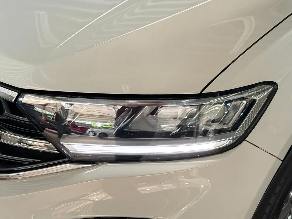 Volkswagen T-Roc 2.0 TDI 4Motion R-Line uit 2022, foto 9