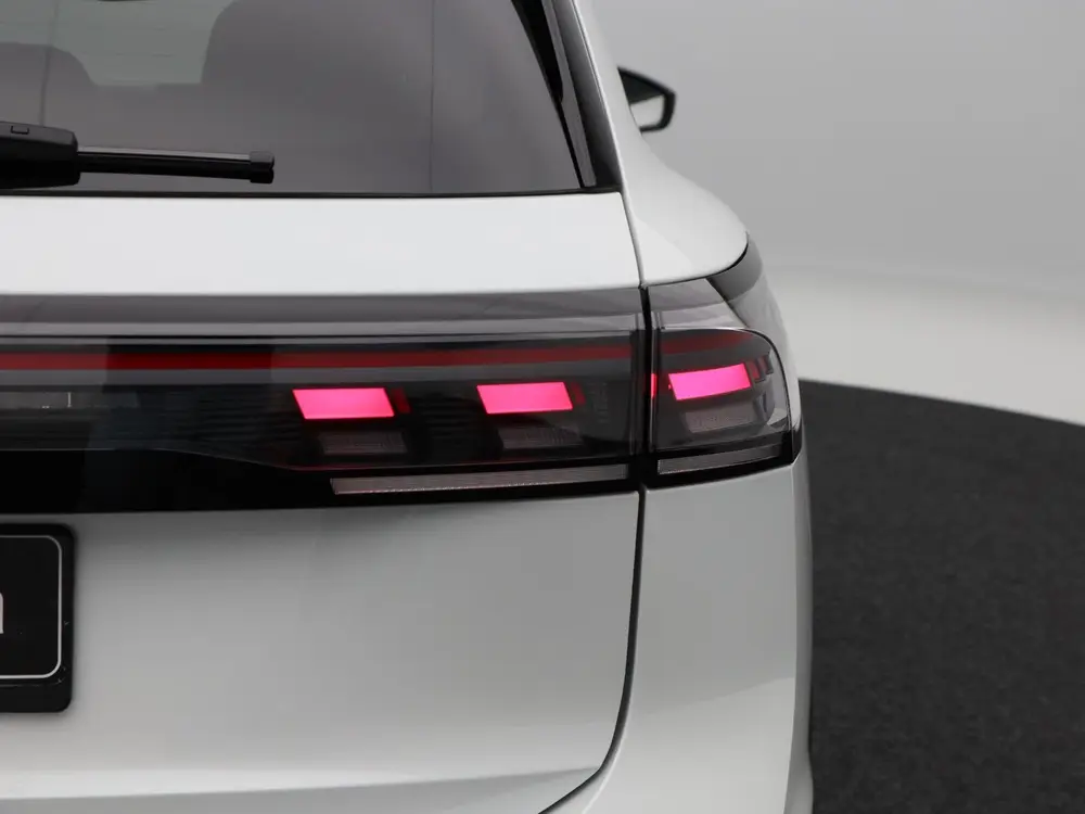 Volkswagen Tiguan 1.5 eHybrid 272 Pk Automaat R-Line Edition uit 2025, foto 14