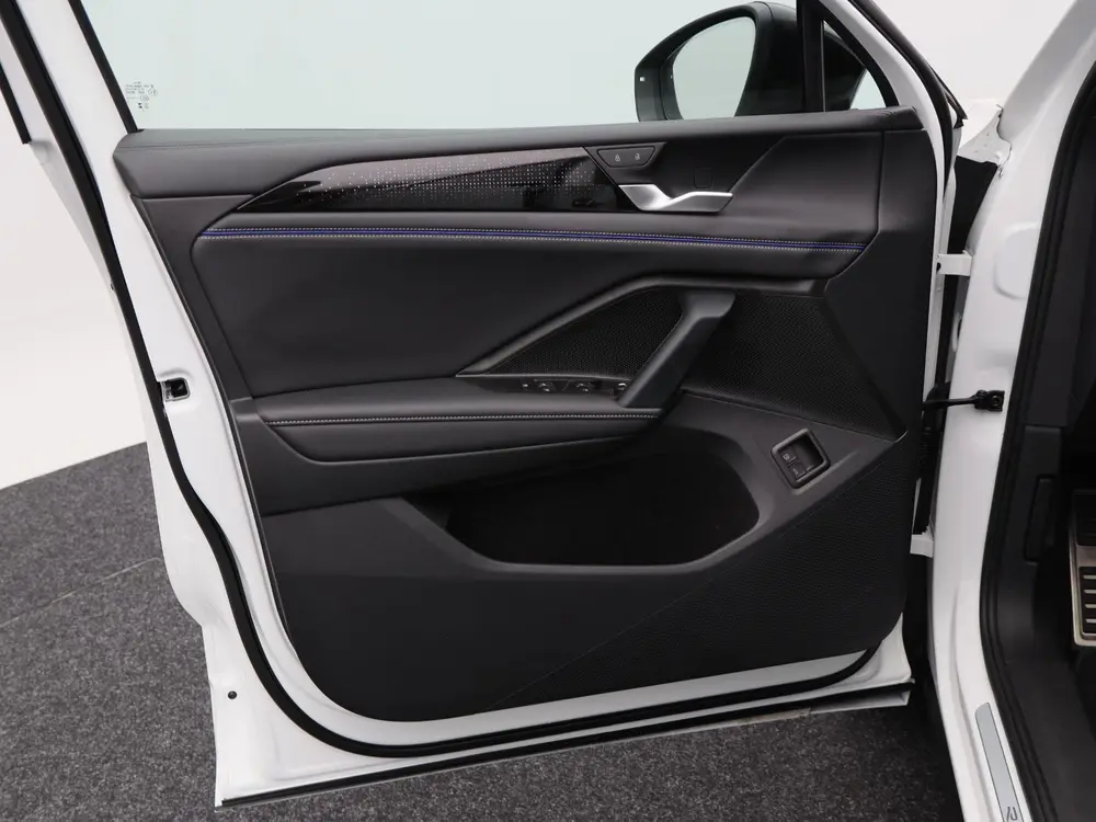 Volkswagen Tiguan 1.5 eHybrid 272 Pk Automaat R-Line Edition uit 2025, foto 20