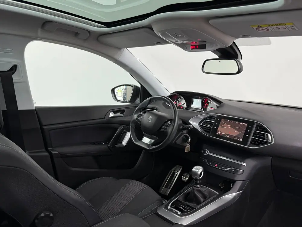 Peugeot 308 1.2 PureTech Allure Navi/Carplay/Pano uit 2019, foto 3