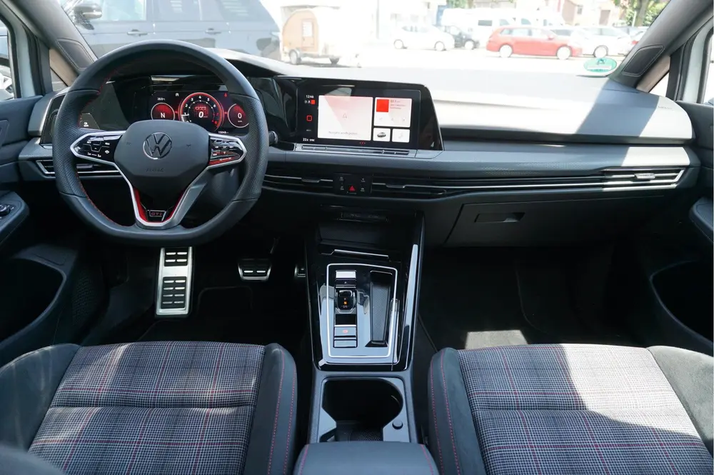 Volkswagen Golf 2.0 TSI GTI Automaat (bj 2024) uit 2024, foto 12