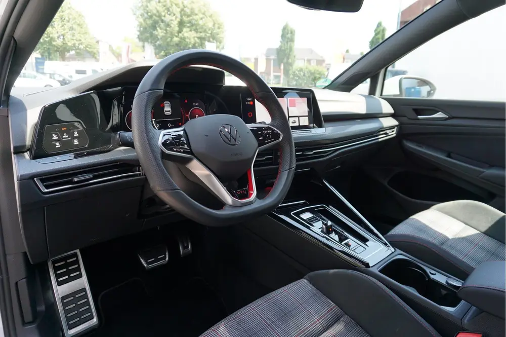 Volkswagen Golf 2.0 TSI GTI Automaat (bj 2024) uit 2024, foto 15