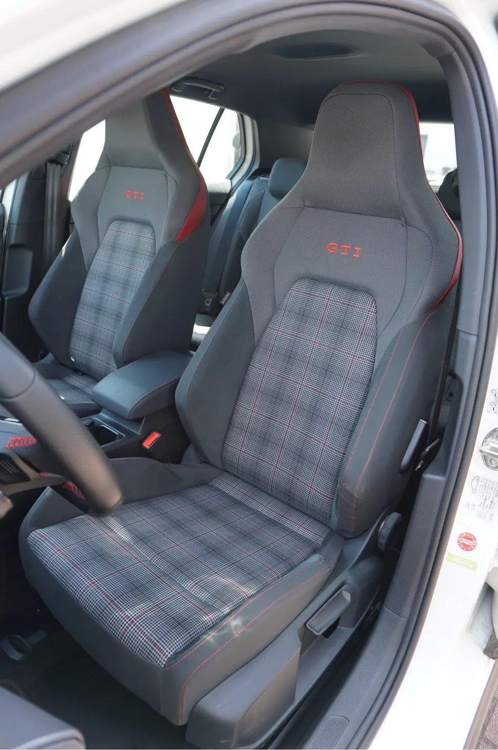 Volkswagen Golf 2.0 TSI GTI Automaat (bj 2024) uit 2024, foto 16