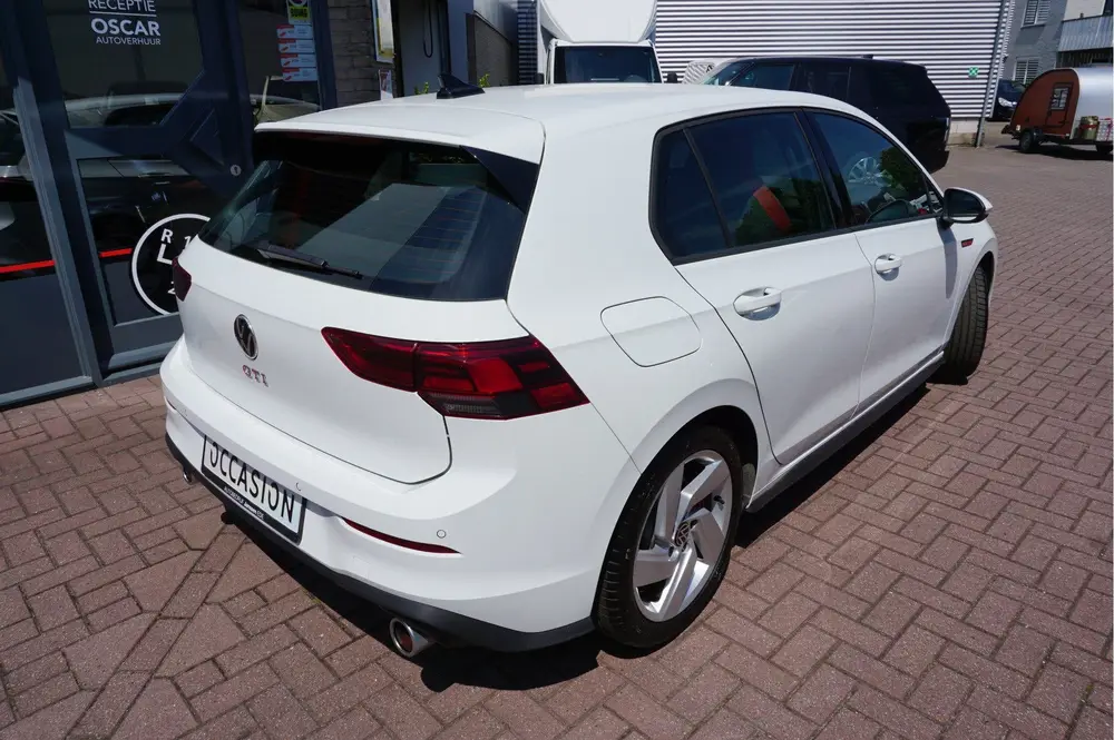 Volkswagen Golf 2.0 TSI GTI Automaat (bj 2024) uit 2024, foto 2