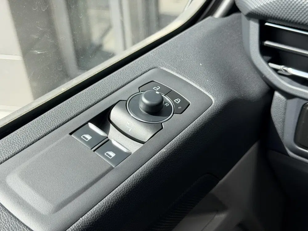 Ford Transit Custom 340 L2H1 Limited 71 kWh 218 PK uit 2026, foto 8