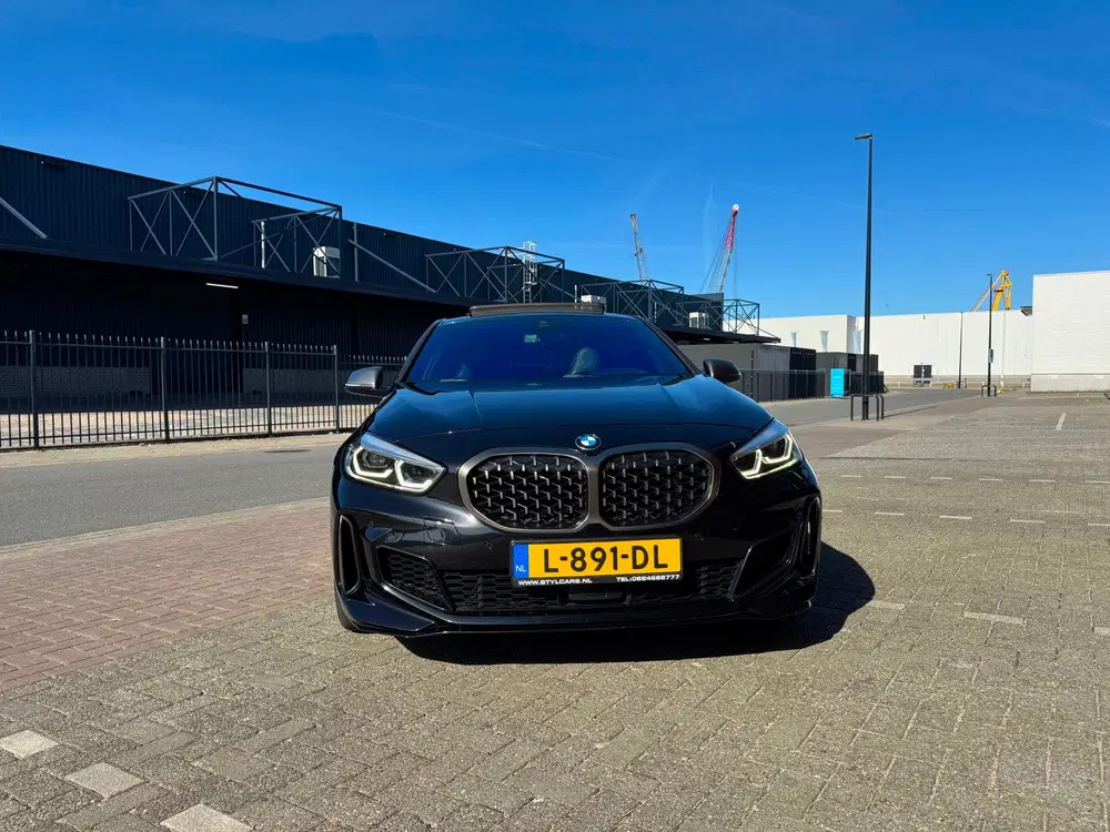 BMW 1-serie M135i xDrive High Executive uit 2020, foto 4