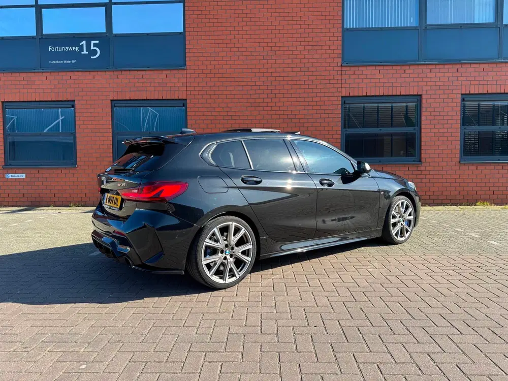 BMW 1-serie M135i xDrive High Executive uit 2020, foto 7