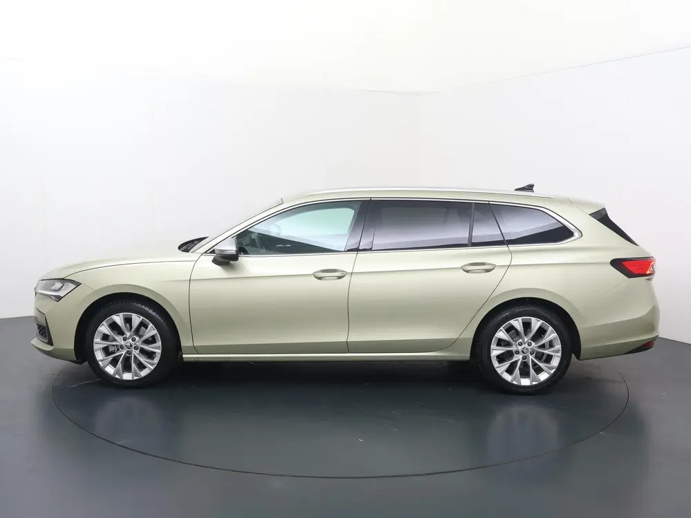 Skoda Superb 1.5 TSI MHEV First Edition uit 2025, foto 2