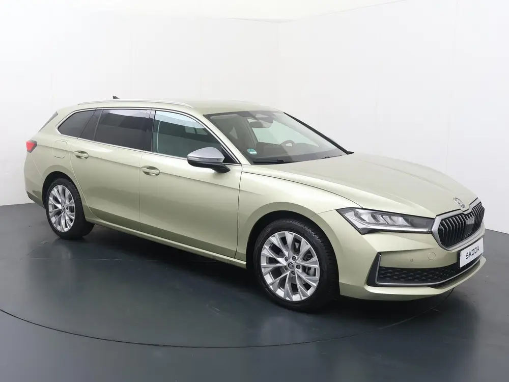 Skoda Superb 1.5 TSI MHEV First Edition uit 2025, foto 3