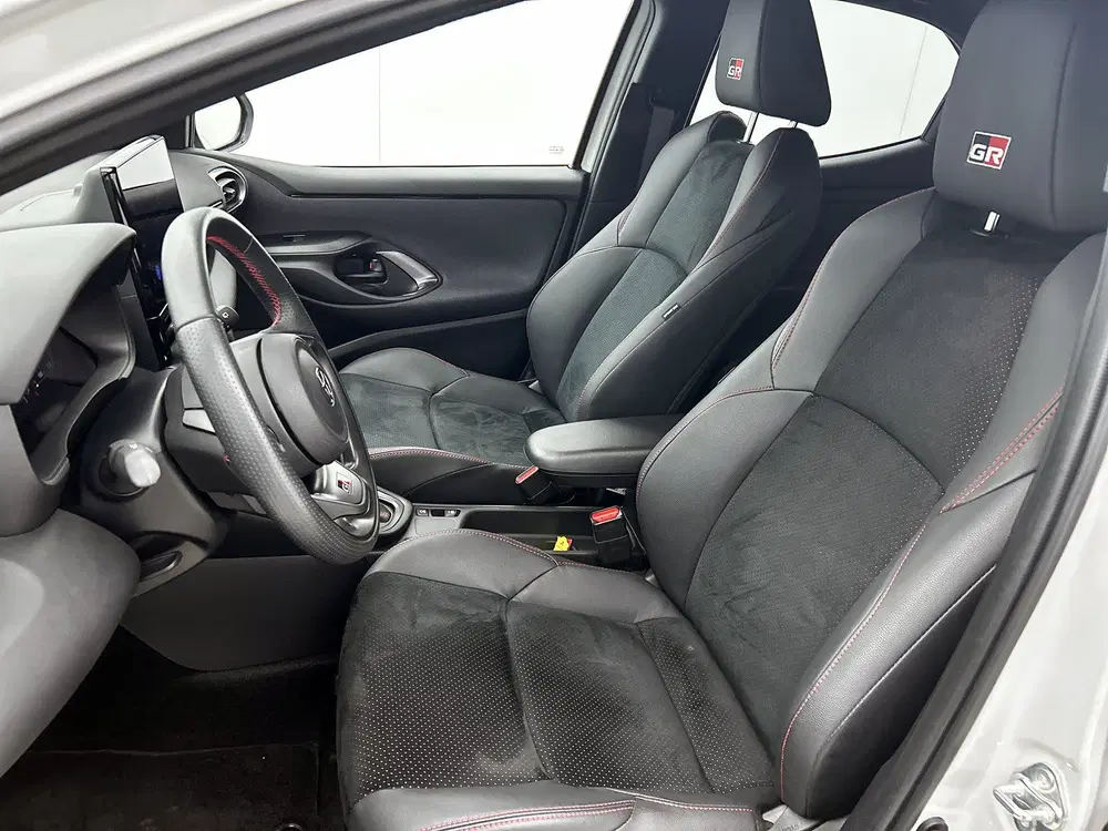 Toyota Yaris 1.5 Hybrid 130 GR SPORT uit 2024, foto 16