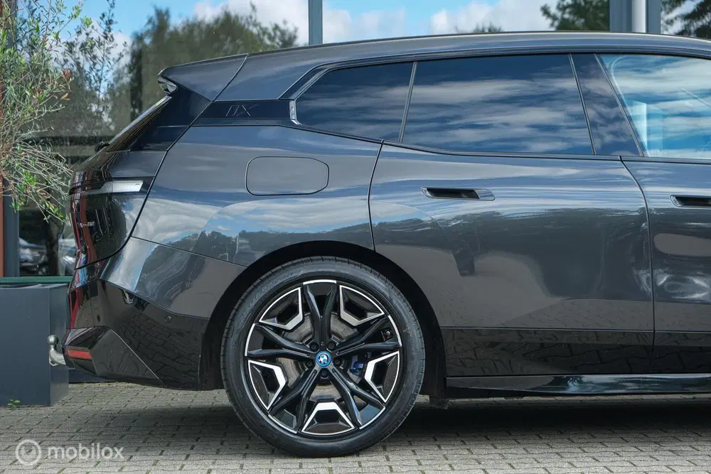 BMW iX xDrive40 High Executive 77 kWh uit 2022, foto 11