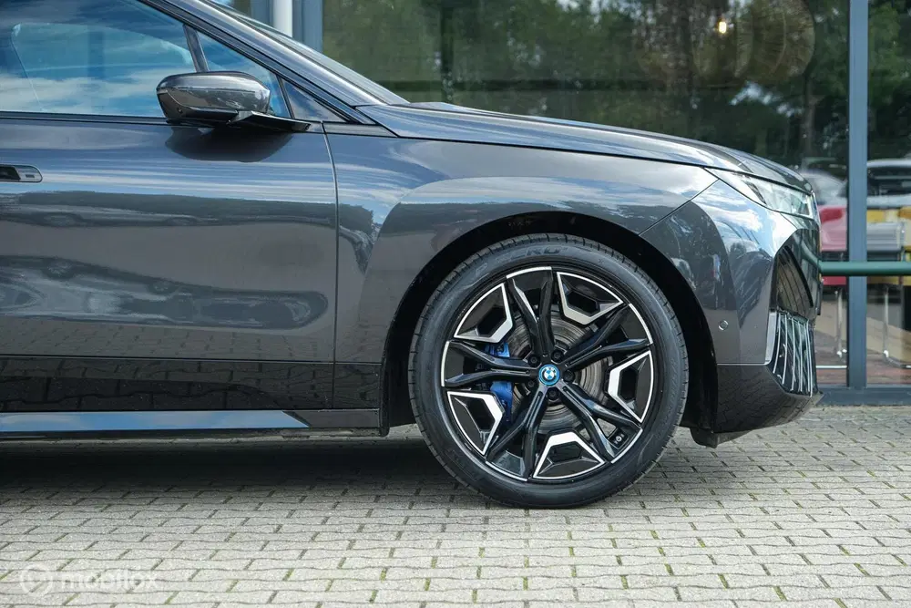 BMW iX xDrive40 High Executive 77 kWh uit 2022, foto 13