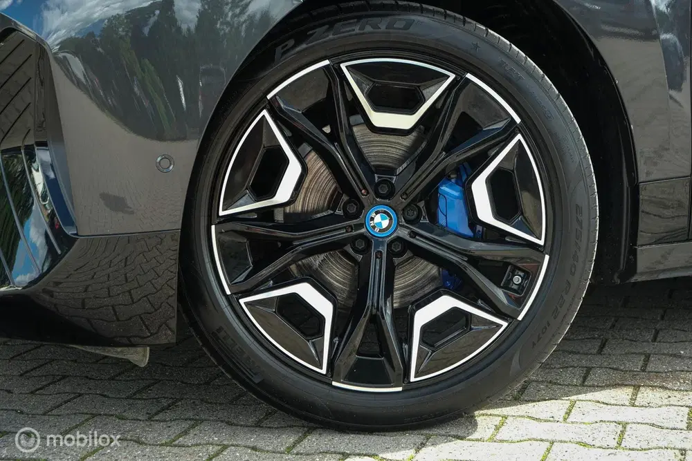 BMW iX xDrive40 High Executive 77 kWh uit 2022, foto 18