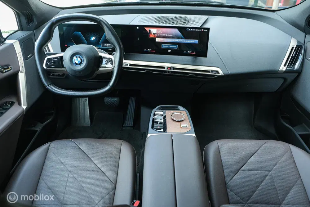 BMW iX xDrive40 High Executive 77 kWh uit 2022, foto 2