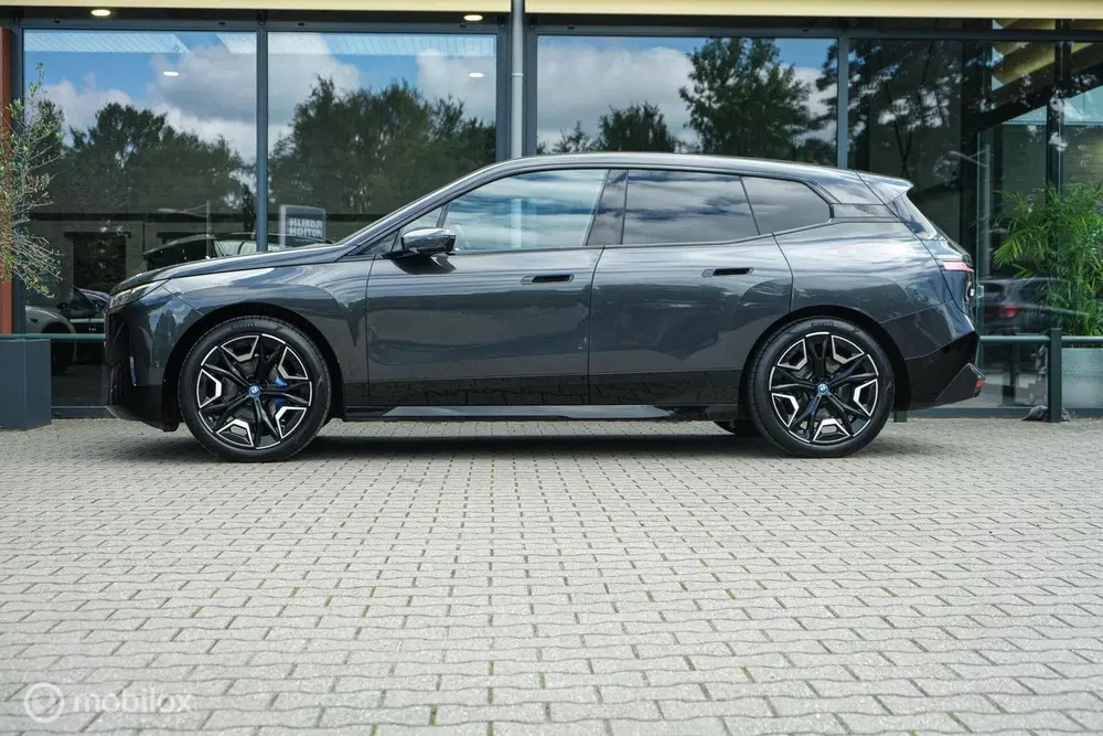 BMW iX xDrive40 High Executive 77 kWh uit 2022, foto 3
