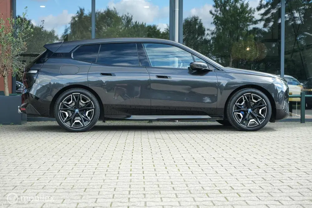 BMW iX xDrive40 High Executive 77 kWh uit 2022, foto 5