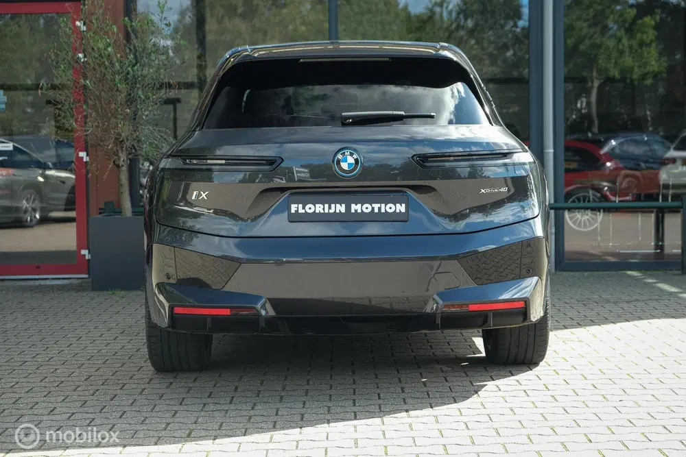 BMW iX xDrive40 High Executive 77 kWh uit 2022, foto 9