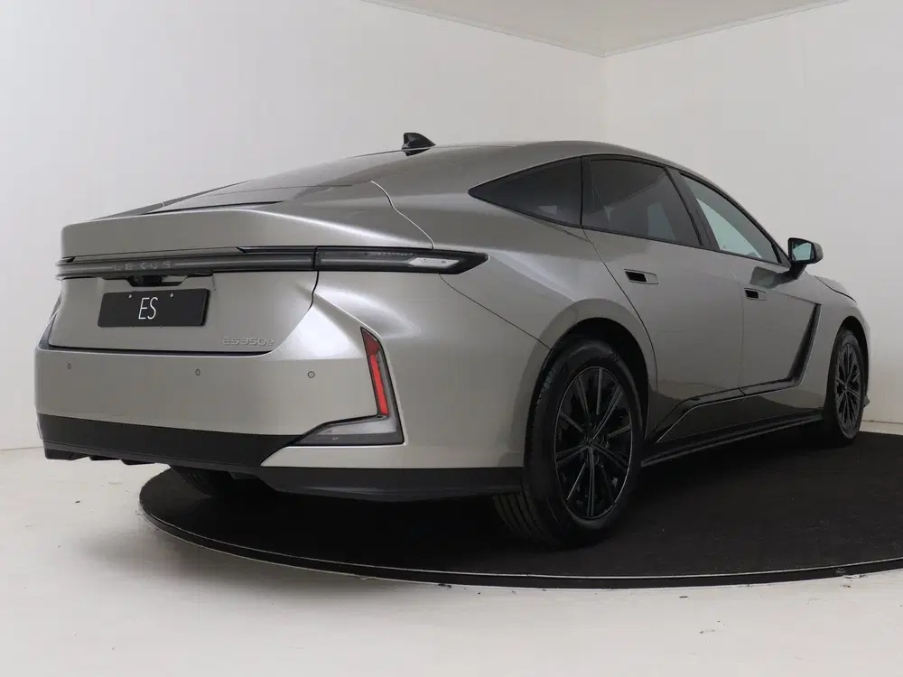Lexus ES 350e Luxury Line uit 2026, foto 2