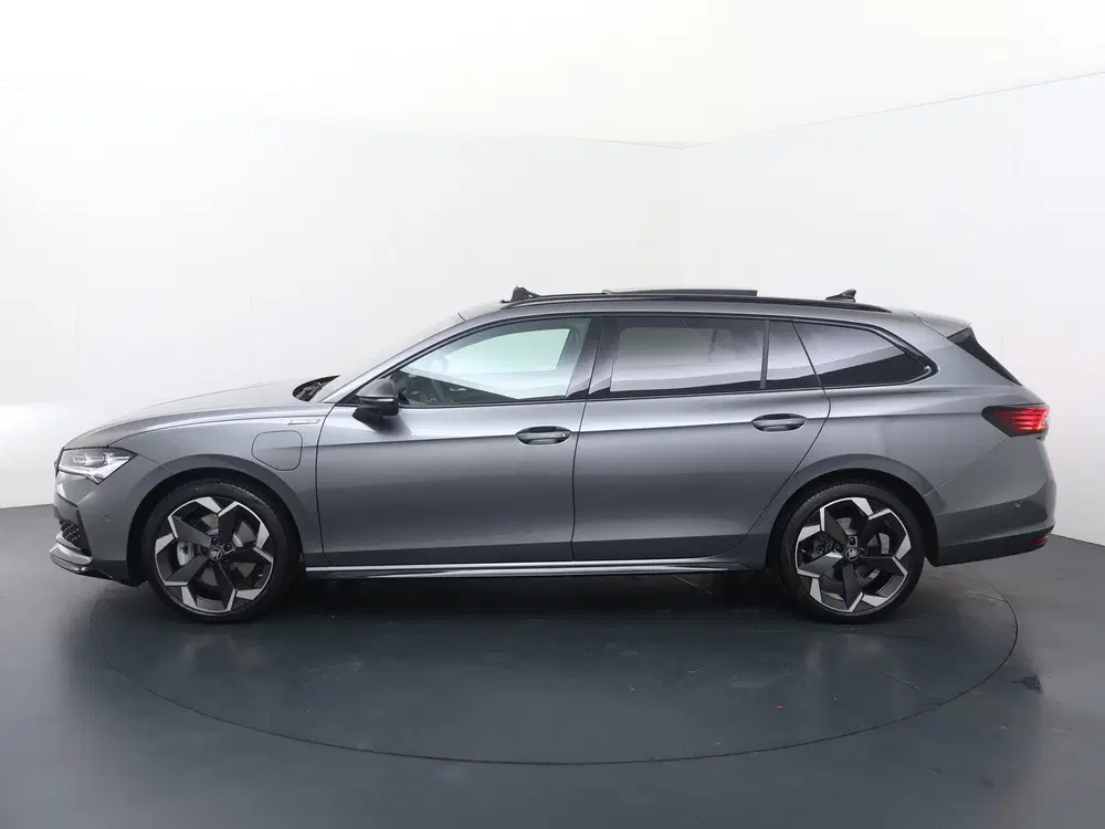 Skoda Superb 1.5 TSI PHEV Sportline Business uit 2025, foto 2