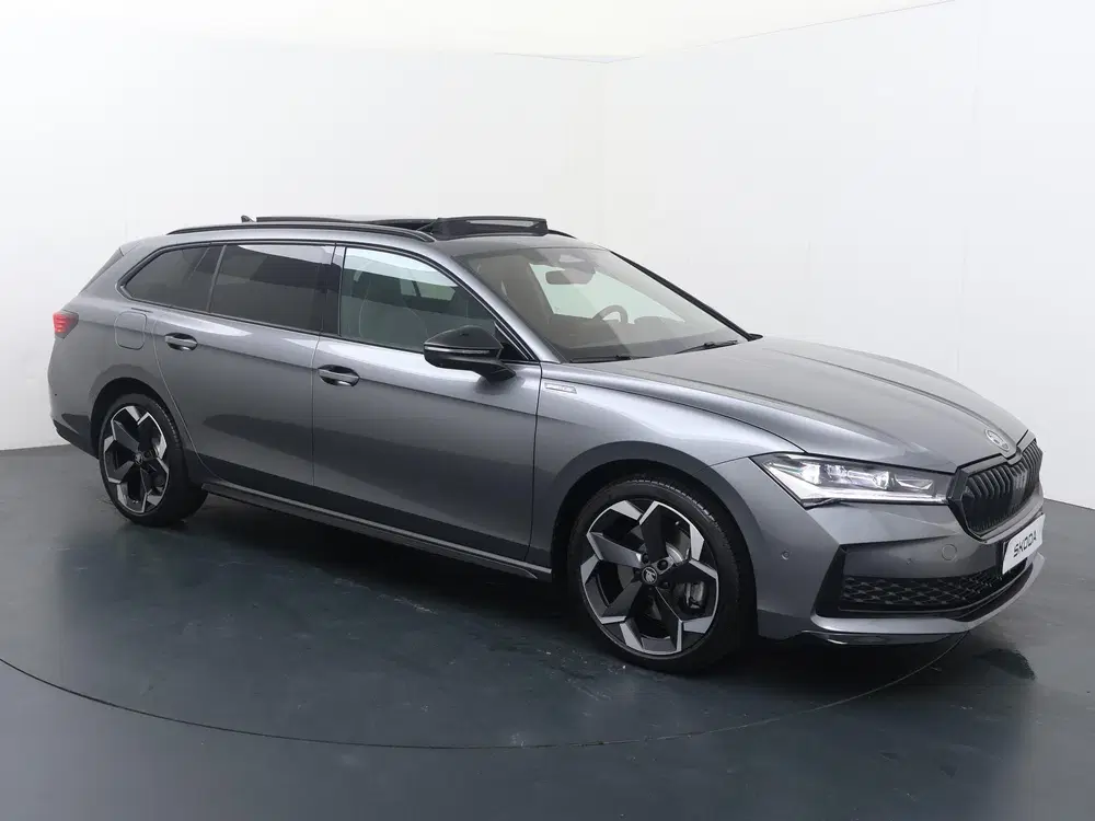 Skoda Superb 1.5 TSI PHEV Sportline Business uit 2025, foto 3