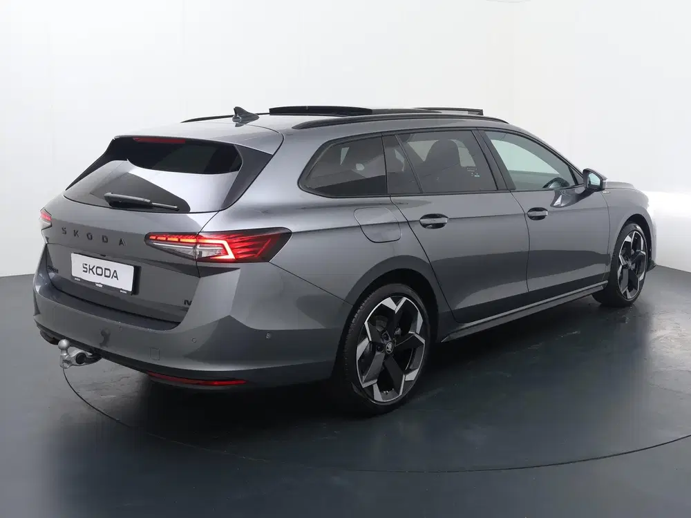Skoda Superb 1.5 TSI PHEV Sportline Business uit 2025, foto 6