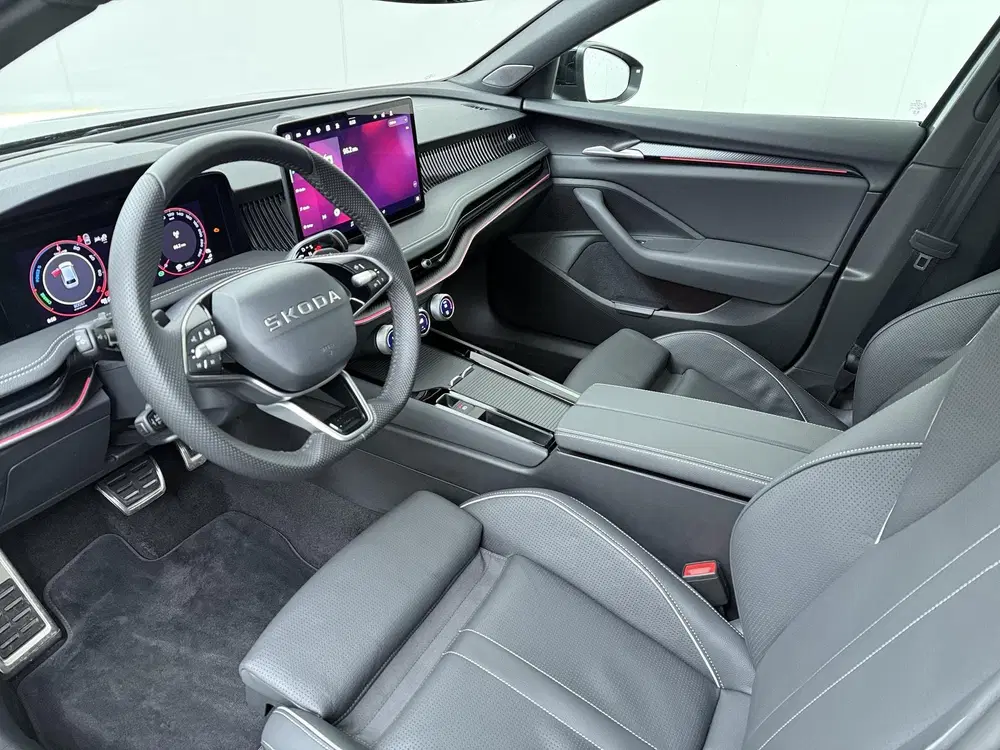 Skoda Superb 1.5 TSI PHEV Sportline Business uit 2025, foto 7