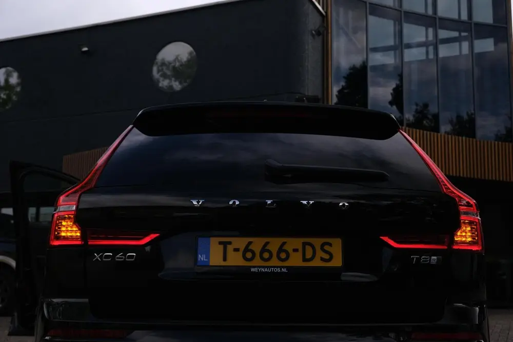 Volvo XC60 2.0 T8 Twin Engine AWD R-Design|Rijklaar!|Luchtve uit 2019, foto 20