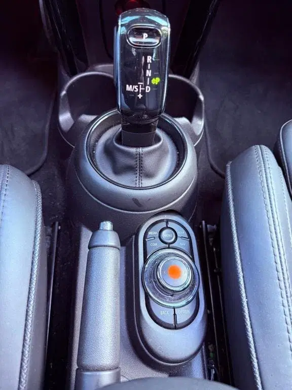 Mini Cooper 1.5 Cooper Dalston Edition uit 2021, foto 13