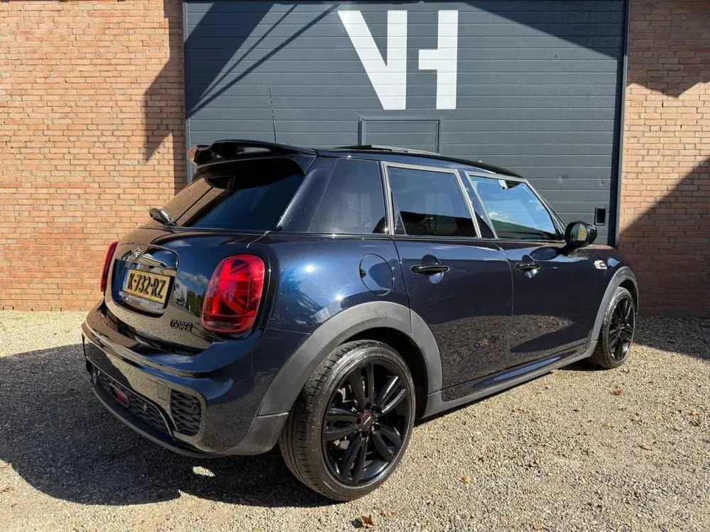 Mini Cooper 1.5 Cooper Dalston Edition uit 2021, foto 4