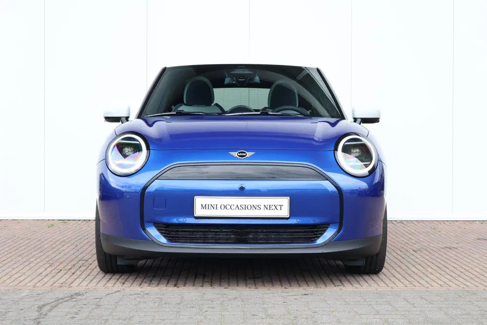 Mini Cooper Cooper E Favoured L 40.7 kWh uit 2026, foto 2