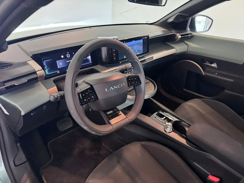 Lancia Ypsilon 1.2 Turbo Hybrid uit 2024, foto 6