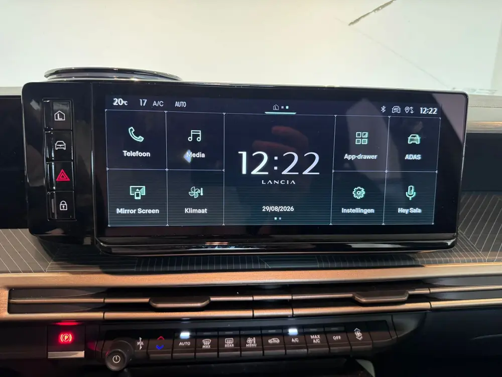 Lancia Ypsilon 1.2 Turbo Hybrid uit 2024, foto 9