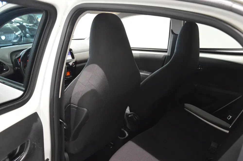 Peugeot 108 1.0 e-VTi Allure Groot scherm en camera uit 2020, foto 10