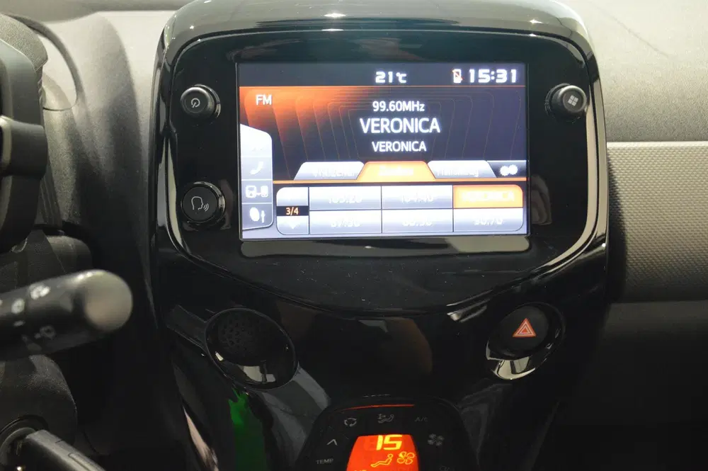 Peugeot 108 1.0 e-VTi Allure Groot scherm en camera uit 2020, foto 14