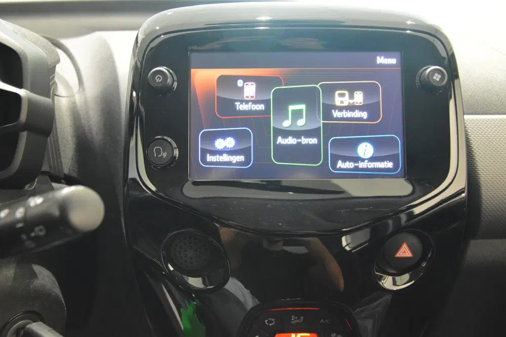 Peugeot 108 1.0 e-VTi Allure Groot scherm en camera uit 2020, foto 15