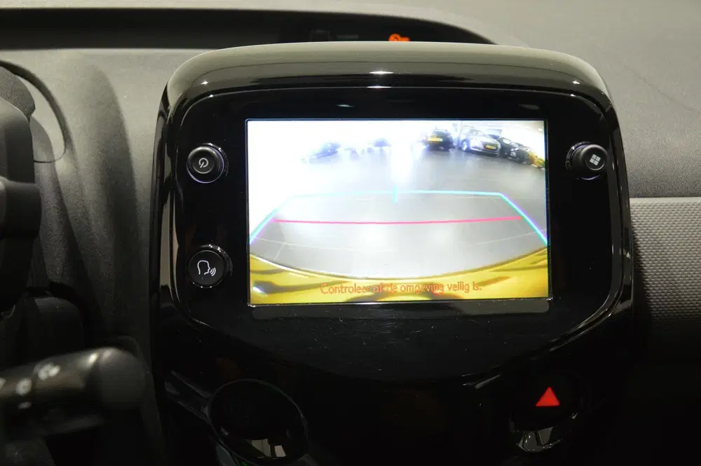 Peugeot 108 1.0 e-VTi Allure Groot scherm en camera uit 2020, foto 16